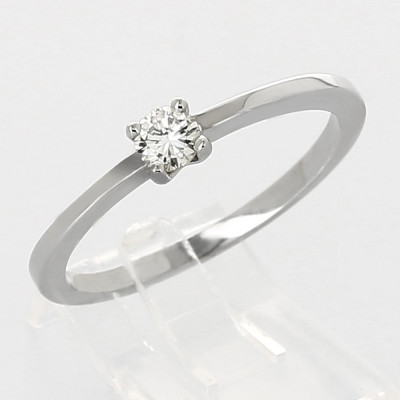Solitaire or et diamant Josephine. 1 diamant rond (brillant) serti sur un chaton 4 griffes - or 18 carats.