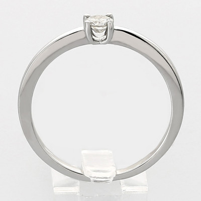 Solitaire or et diamant Josephine. 1 diamant rond (brillant) serti sur un chaton 4 griffes - or 18 carats.