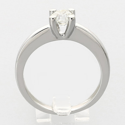 Solitaire or et diamant Marion. Diamant serti sur un chaton 4 griffes - or 18 carats.