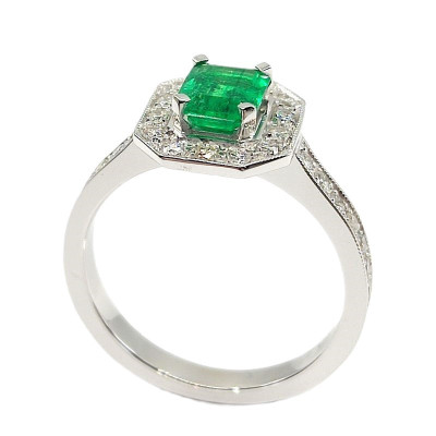 Bague émeraude et diamants " Rose". Emeraude RPC de 0,78 ct - or 18 carats.